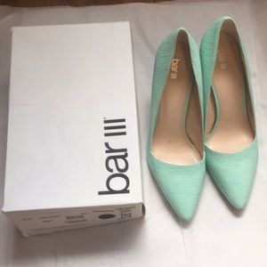 Bar III mint colored heels